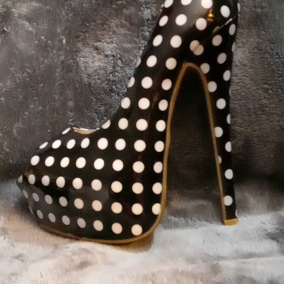 Heels - Picture 2 of 3